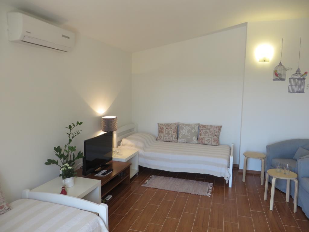 Filipovic Apartments With Pool 비오그라드나모루 외부 사진