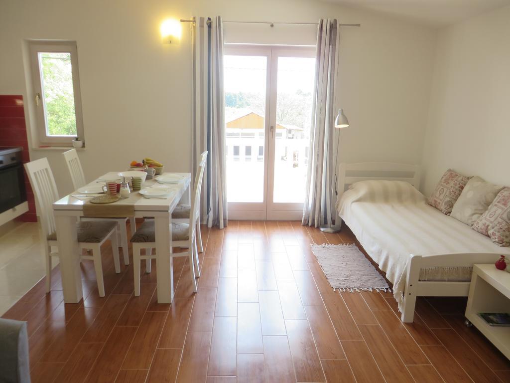 Filipovic Apartments With Pool 비오그라드나모루 외부 사진