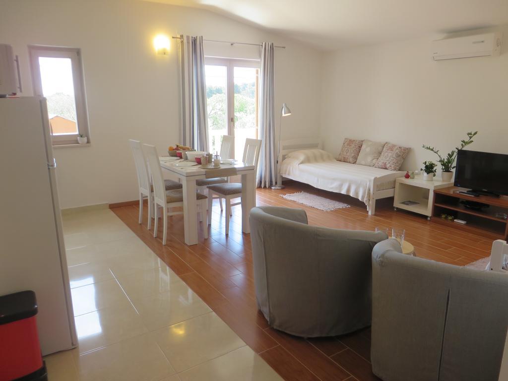 Filipovic Apartments With Pool 비오그라드나모루 외부 사진