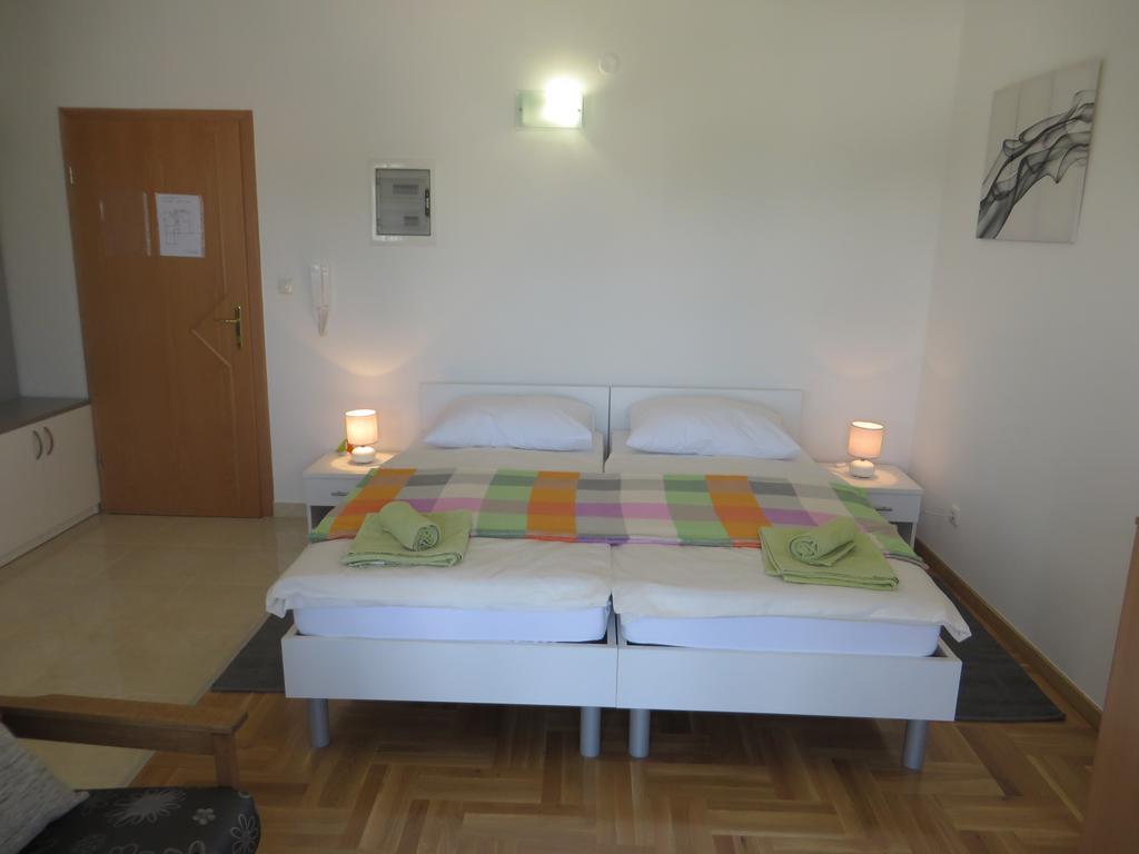 Filipovic Apartments With Pool 비오그라드나모루 외부 사진