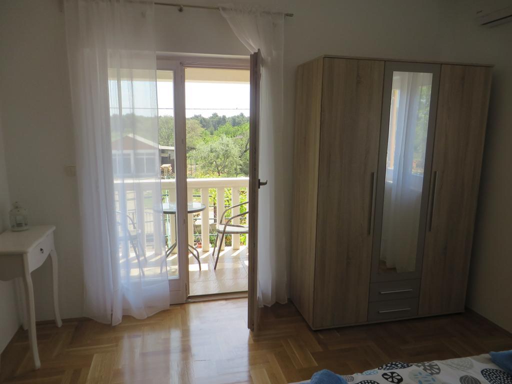 Filipovic Apartments With Pool 비오그라드나모루 외부 사진