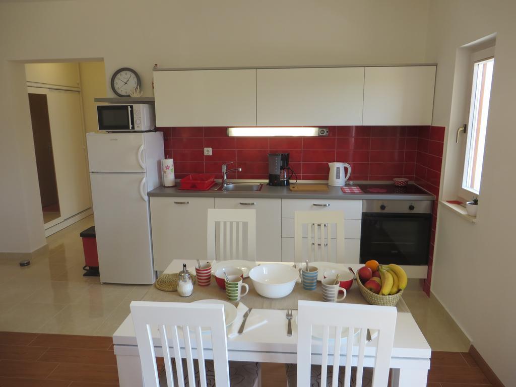 Filipovic Apartments With Pool 비오그라드나모루 외부 사진